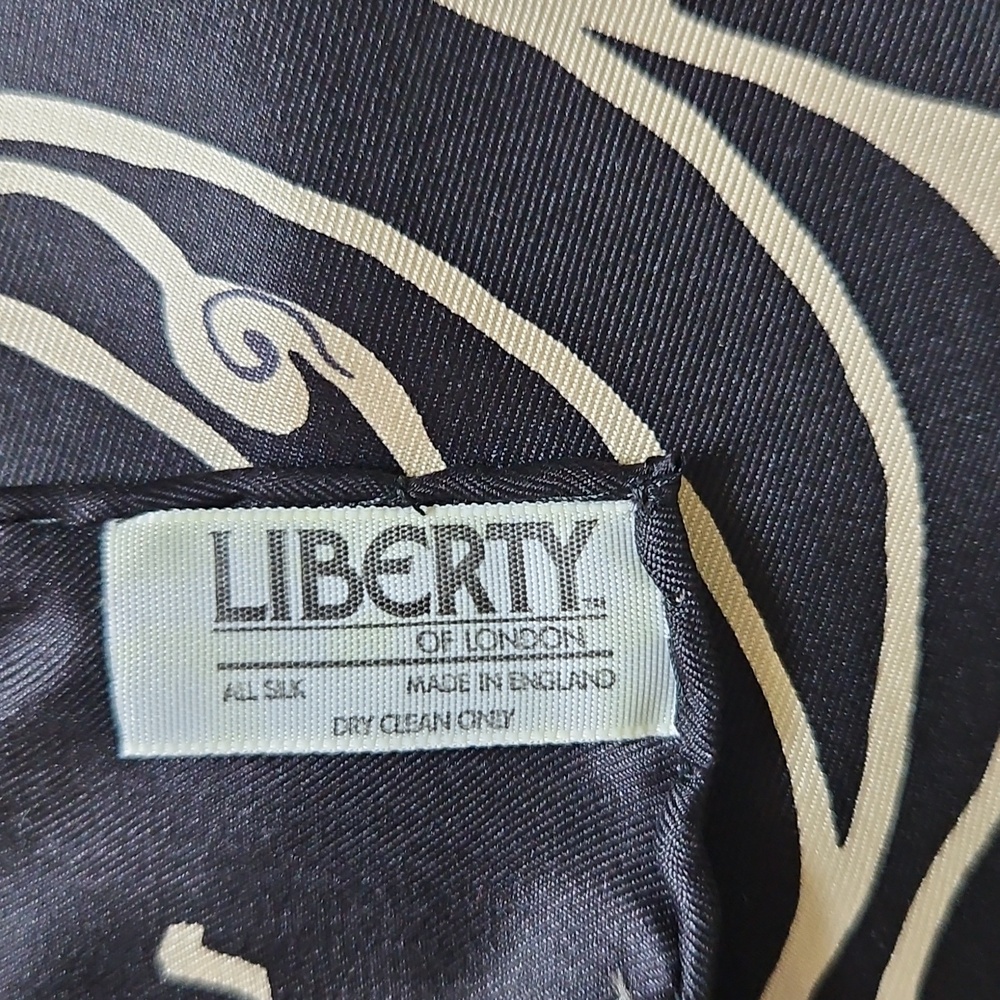 Two vintage scarves by Lanvin & Liberty - Picture 9 of 10